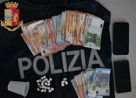 Oltre A Vendere Panini Spacciavano Cocaina Due Giovani Arrestati Dalla