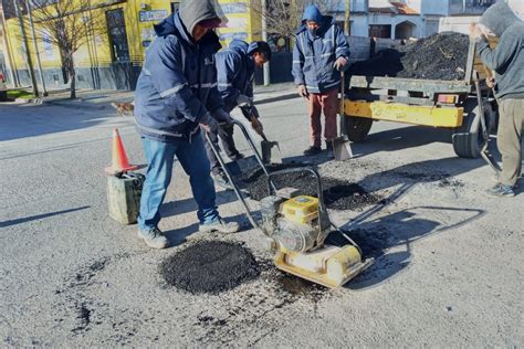 Infraestructura Trabaja Con Asfalto En Fr O Para Reparar Peque Os