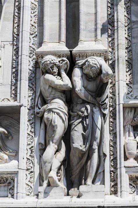 Las Esculturas De Los Santos Y De Los M Rtires Que Adornan La Catedral