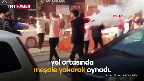 Asker uğurlamasında yolu kapatıp çiftetelli oynadılar Dailymotion Video