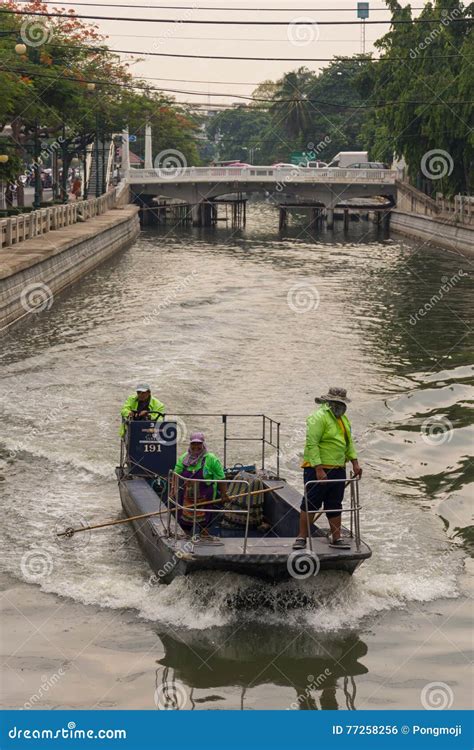 Garbage Collection Boat In Khlong Phadung Krungkasem Canal Editorial