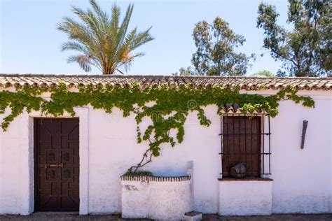 Antigua Casa Blanca En La Rabida Huelva Andalucía España Imagen De Archivo Imagen De Puertas