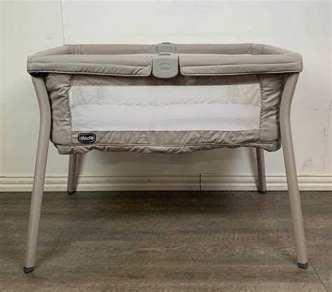 Chicco Lullago Portable Bassinet Sand