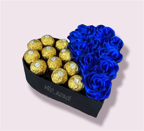 Rosas Eternas Con Chocolates En 2023 Regalos Rosas Cestas De Regalo