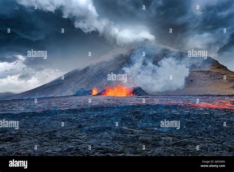 Vulkanausbruch In Island Stock Photo Alamy