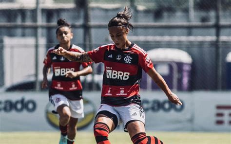 Grande Ano Meia Atacante Est Animada O T Tulo Carioca Feminino