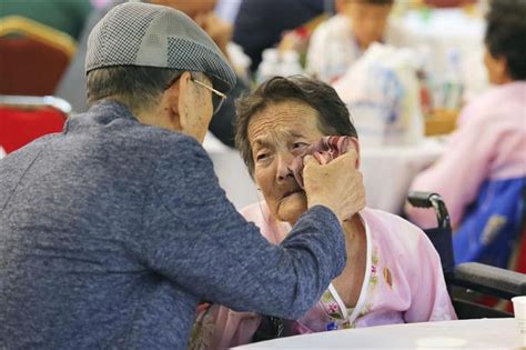 離散家族、水入らずで食事 北朝鮮・金剛山で 読んで見フォト 産経フォト