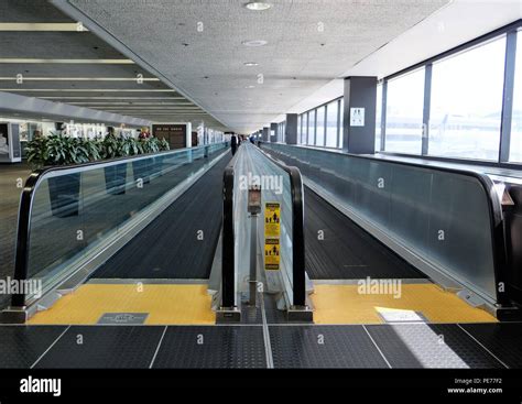 People Mover Airport Hi Res Stock Photography And Images Alamy