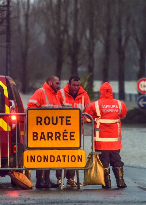 Intemp Ries D Partements En Vigilance Orange Un Mort Et Un Disparu