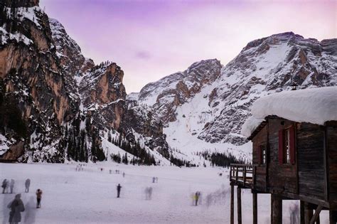 a ring around the Lago di Braies in the winter - Escursioni - escursionista.org