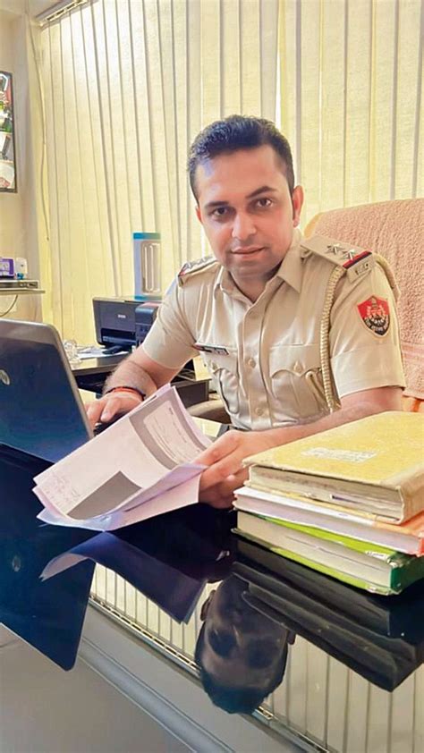 Man Posing As Sub Inspector Arrested By Gurugram Police The Tribune