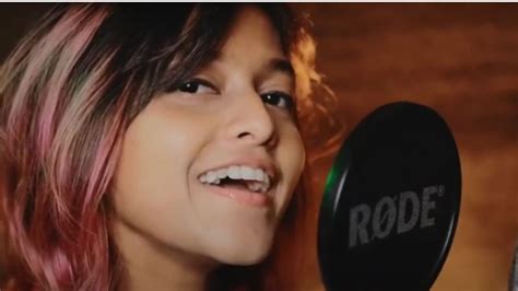 Yohani Diloka De Silva Biography, Age, Sri Lankan Singer, Early Life, Net Worth, Boyfriend ...