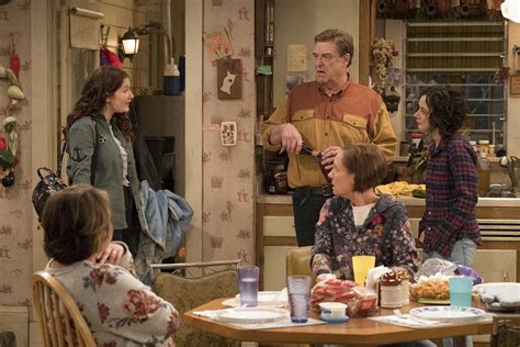 Roseanne Roseanne Gets The Chair S10e03 2018 Čsfdcz