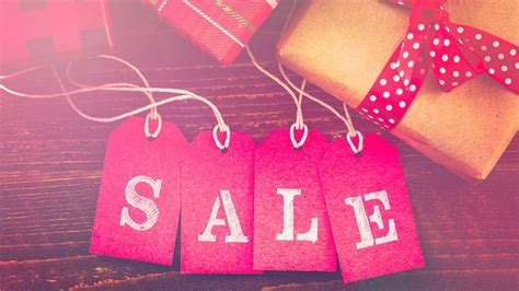 Holiday Shopping: 9 Ways to Save $1,000+ • budget FASHIONISTA