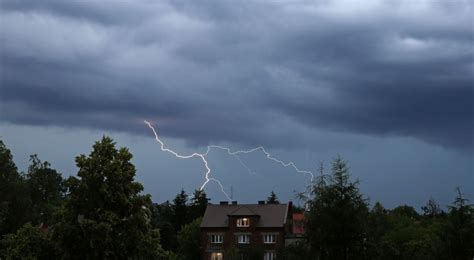 Silne Burze Z Gradem Na Zachodzie Polski Imgw Ostrzega Wiadomo Ci