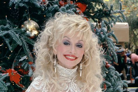 6 Cant Miss Dolly Parton Holiday Movies That Prove Shes The Queen Of