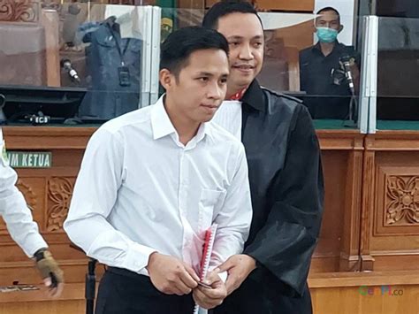 Bharada E Akui Lihat Ferdy Sambo Pakai Sarung Tangan Hitam Sebelum