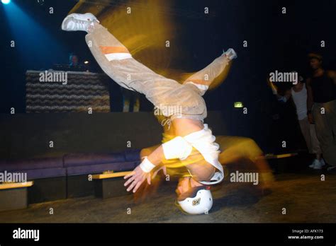 Break Dancing 80s Hi Res Stock Photography And Images Alamy