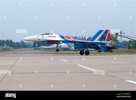 Sukhoi su 35 -Fotos und -Bildmaterial in hoher Auflösung – Alamy