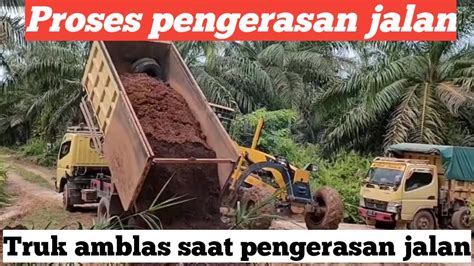 Truk Penimbun Jalan Amblas Hampir Terguling Proses Pengerasan Jalan