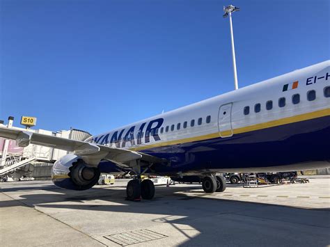 My Ryanair Flights at Edinburgh Airport & Porto Airport - UK Airshow