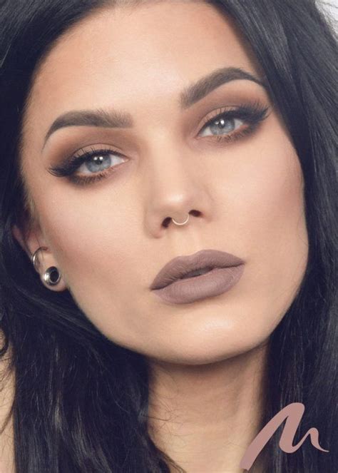 Batom da semana cinza nude Inspiração maquiagem Ideias de maquiagem Batom cinza