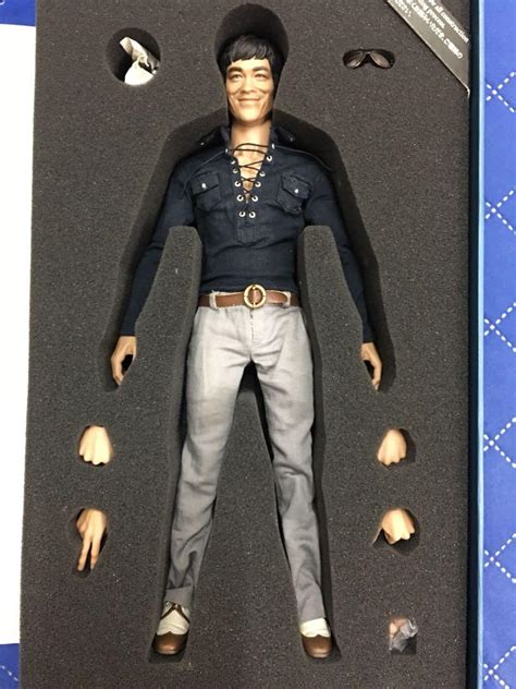 Hot Toys MIS Bruce Lee In Casual Wear 李小龍 Hottoys 興趣及遊戲 玩具 遊戲類 Carousell