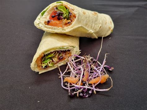 Wrap Met Zalm Gerookte Zalm Kruidenkaas Cresson Radijsscheut