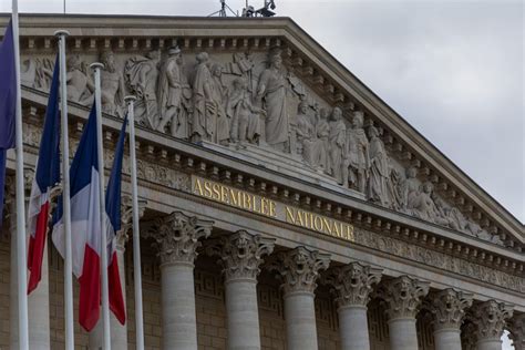 Cae el gobierno de Francia tras salir adelante la moción de censura