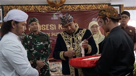 InfoPublik Kirab Pusaka Keraton Sumenep Lestarikan Warisan Budaya