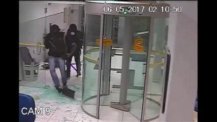 Pol Cia Divulga Imagens De Assalto A Banco Frustrado Em Quebrangulo