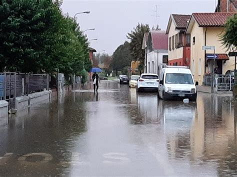 Maltempo Nubifragi In Emilia Romagna Allagamenti E Alberi Caduti A