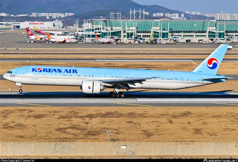 HL8346 Korean Air Boeing 777 300ER Photo By Steven Tai ID 1398377