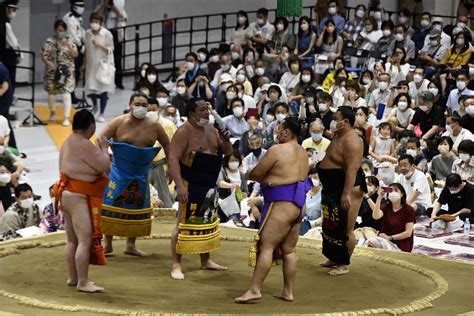 【写真特集】大相撲の巡業が2年8カ月ぶりに再開 稽古直前まで土俵下でマスク着用 大相撲ライブ速報写真ニュース 日刊スポーツ