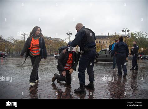 Paris France Th Nov Yellow Vest And Latest Renovation