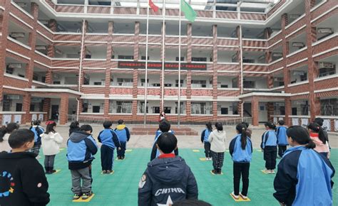 西湖管理区裕民小学举行学雷锋月活动启动仪式服务向雷锋志愿