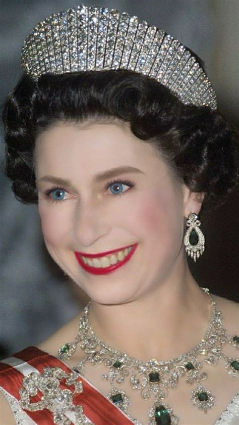 Die Queen Hm The Queen Royal Queen Her Majesty The Queen Queen Mary