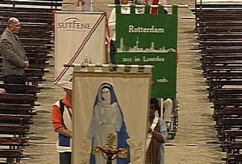 Procession Eucharistique Du 05 10 2015 Volontari Di Lourdes