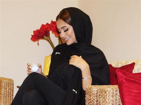 7 Hot Sexy Jawaher Badr Bikini Pics