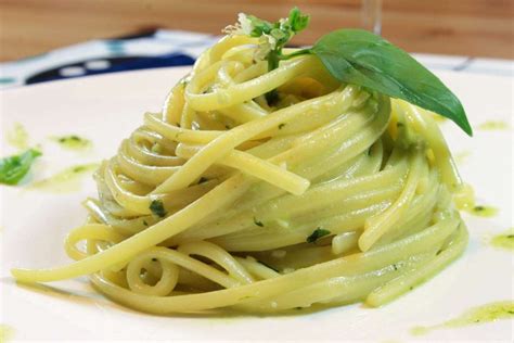 Pasta Al Pesto Genov S La Ragazza Col Mattarello