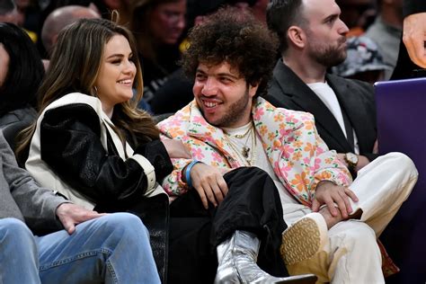 Selena Gomez estava literalmente brilhando em sua primeira aparição