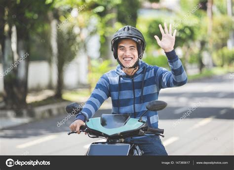 Happy man waving hand Stock Photo by ©odua 147365617