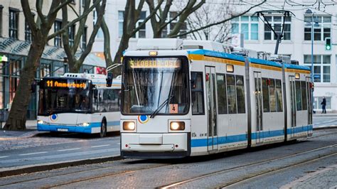 Auto St T Mit Stra Enbahn In Jena Zusammen