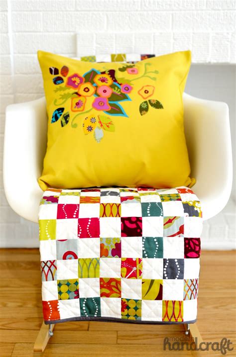 Free Tutorial Floral Applique Pillow By Nicole Of Modern Handcraft