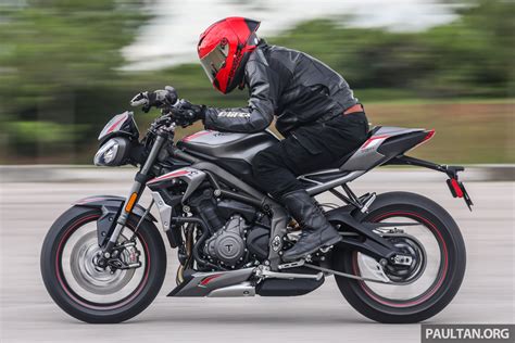 Review Triumph Street Triple Rs Naked Sports More Of The