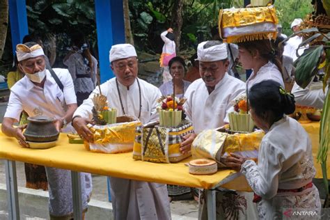 Upacara Melasti Di Magelang Antara News