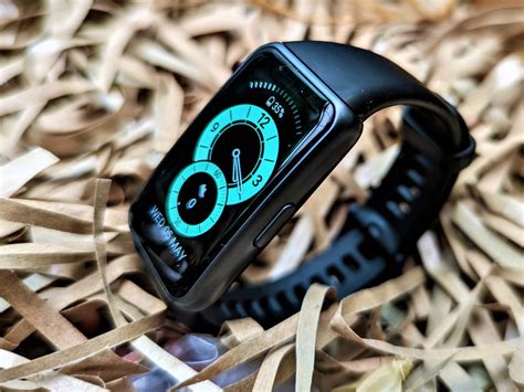 Review Huawei Band 6 Smartband Rasa Smartwatch Layar Lebar Dan