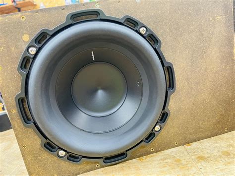 HELIX V EIGHT DSP内蔵アンプでフロント way サブウーハーの WAYマルチ ハイレゾカーオーディオを構築する方法その① ルノー カングーの場合 HOT WIRED
