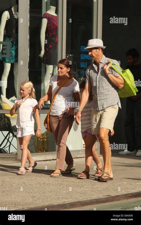 Acteur Anthony Edwards Et Sa Femme Jeanine Lobell Avec Deux De Leurs