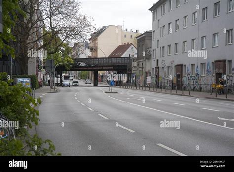 Ein Transparent Sternbrücke bleibt als Zeichen des Protests gegen den